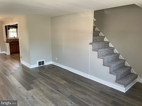 3rd image of 620 W Ashland Ave