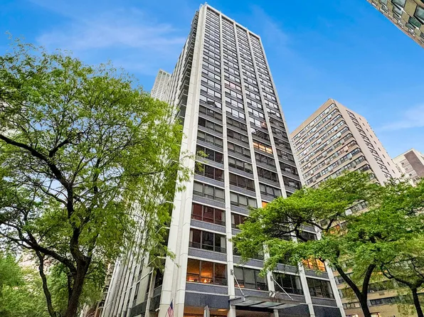 222 E Pearson St, Chicago, IL