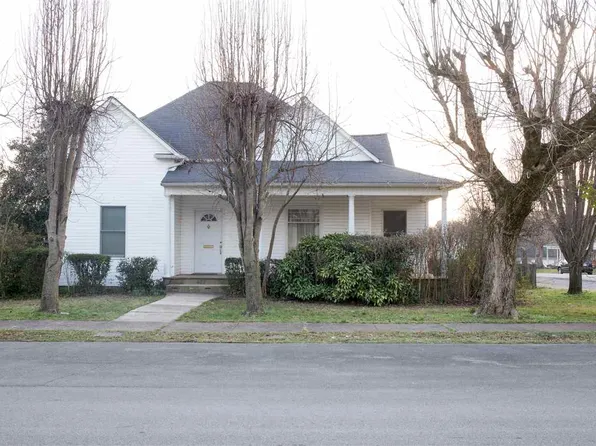 423 6th St, Etowah, TN 37331