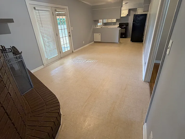 404 Holman Ln — Photo 2