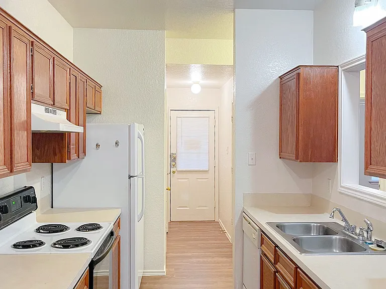 1807 Pontotoc Trce — Photo 1