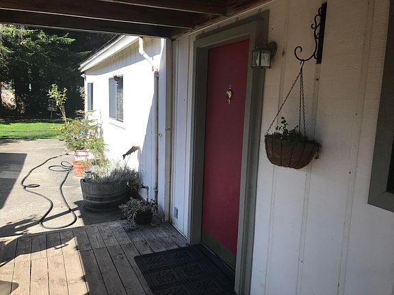 3rd image of 6106 Beechwood Dr