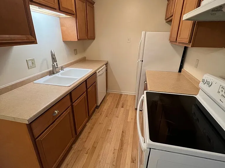 2030 N. Oakland Ave. — Photo 16