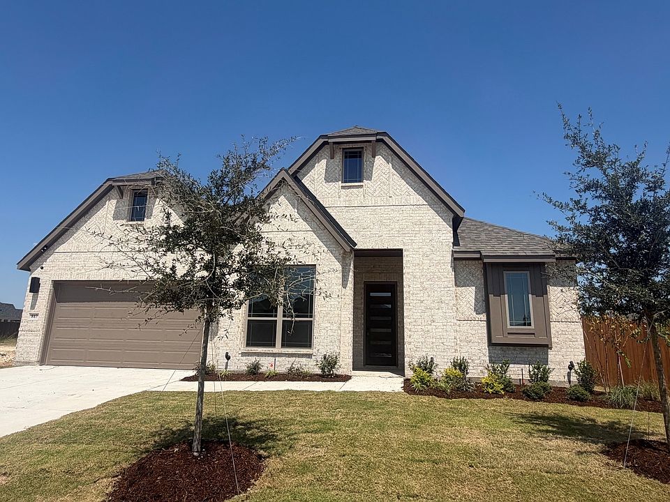 1st image of 817 Monza Dr