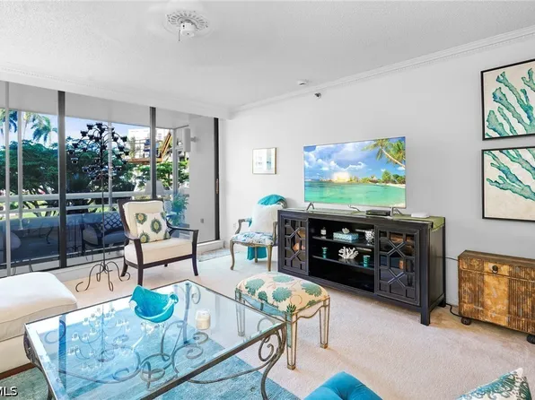 3100 Gulf Shore Blvd N APT 104, Naples, FL 34103