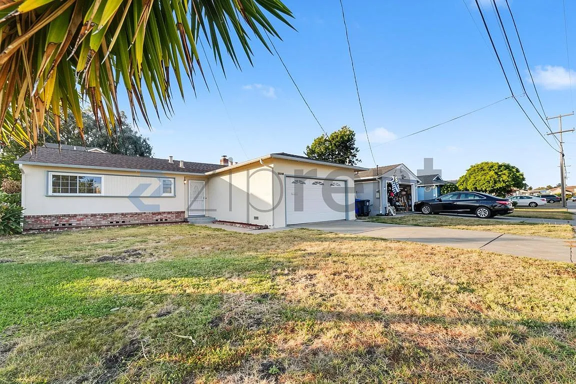 3 bed, 1082 sqft, $3,360 — Photo 4