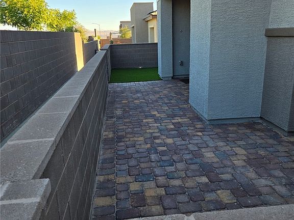 5th image of 377 Aravalli Crest St