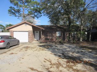 72 8th St, Shalimar, FL 32579