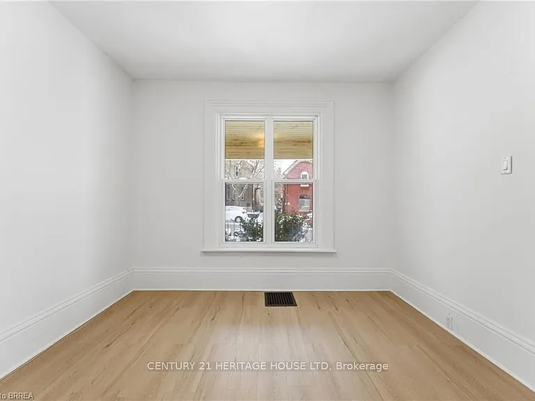 176 Darling St #1 — Photo 9
