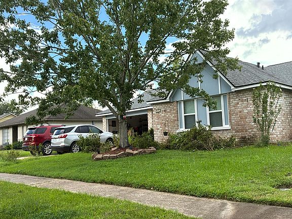 2nd image of 813 Camelot Ln