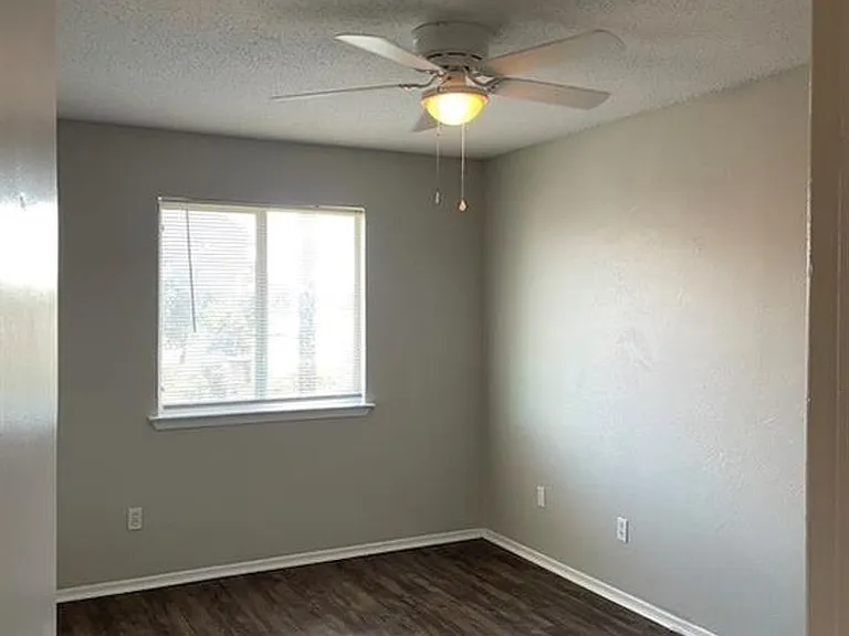 8401 Colony Loop Dr — Photo 15
