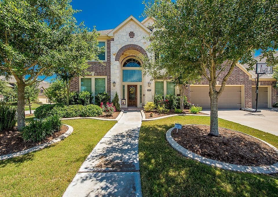 1st image of 26422 Knobby Pines Dr