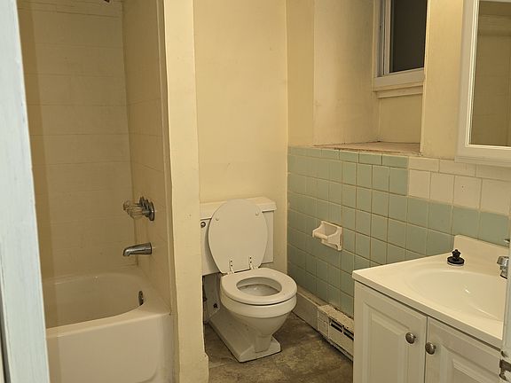 5th image of 3 Essex St #5B