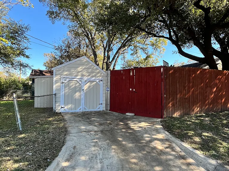1143 Wilbur St — Photo 25