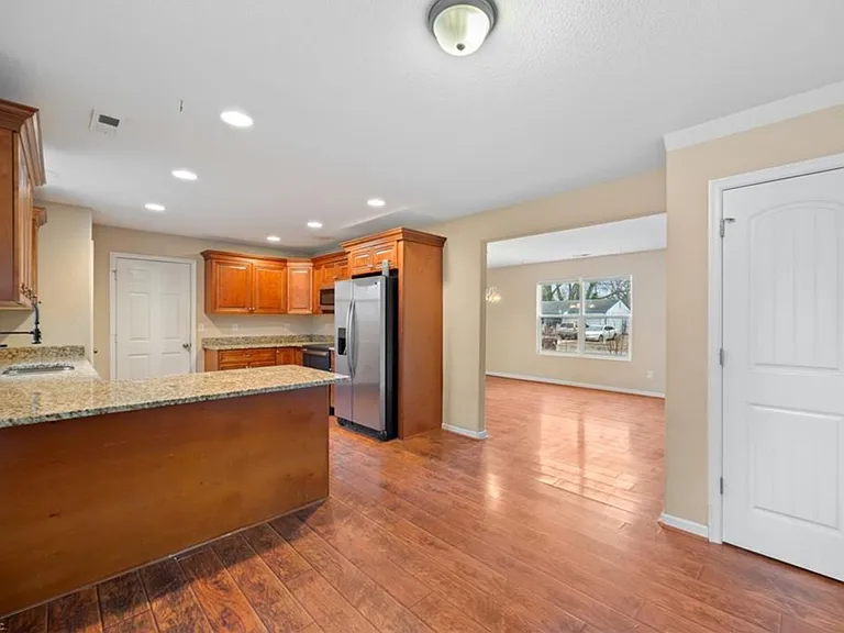 1112 Sir Gawaine Dr — Photo 5