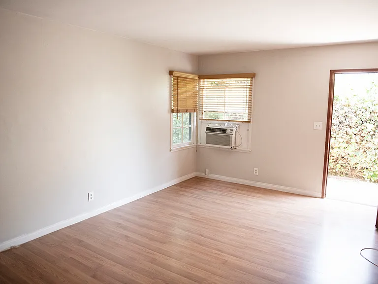 5622 Hazeltine Ave — Photo 7