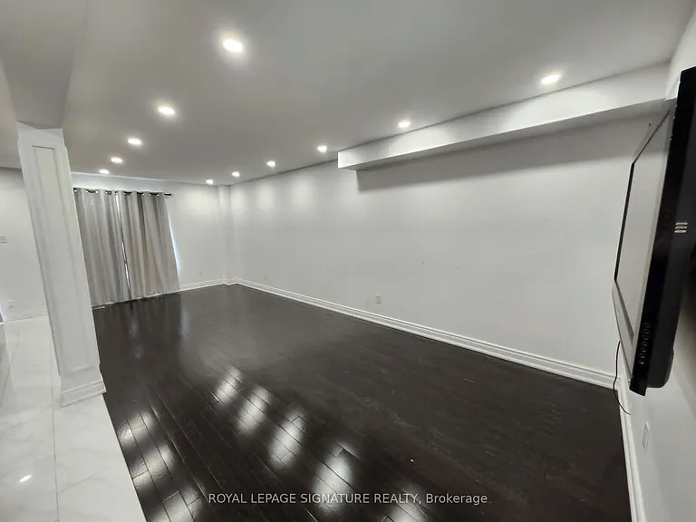 99 Corkwood Cres — Photo 3