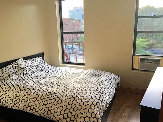 Rented by Manhattan Apartment Organization | media 6