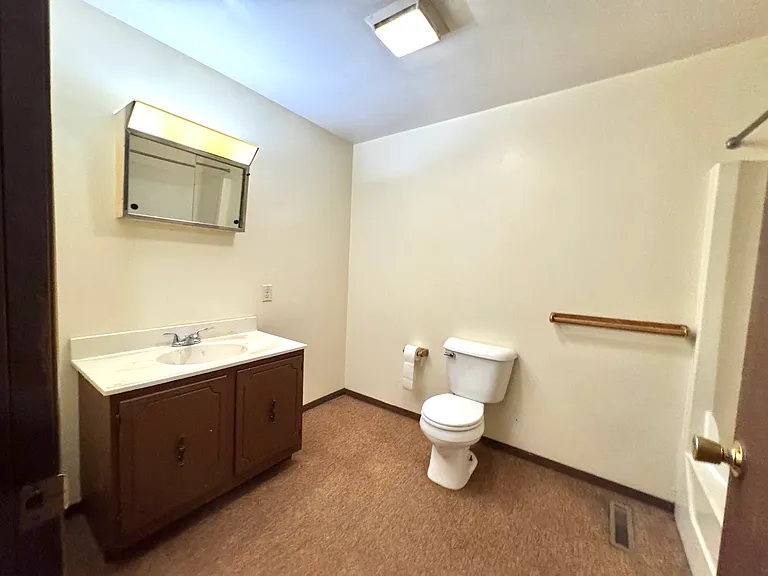 24 Locust St Apt 3 - Spacious Full Bathroom