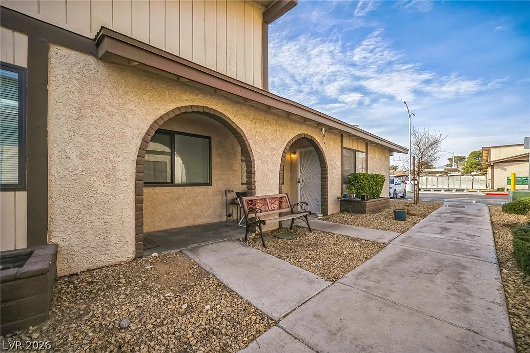 Building Photo - 5733 Smoke Ranch Rd #D