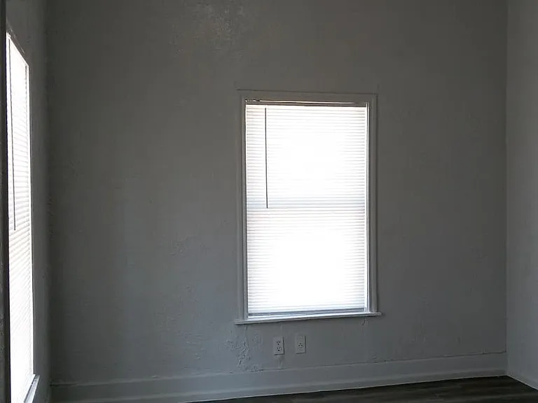 204 S Hackberry St #A — Photo 3