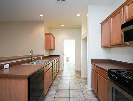 3238 E Fairview St — Photo 4