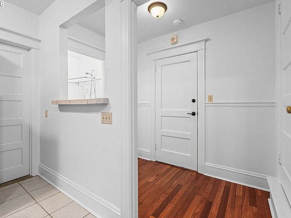 5th image of 2109 NW Irving St Unit 410