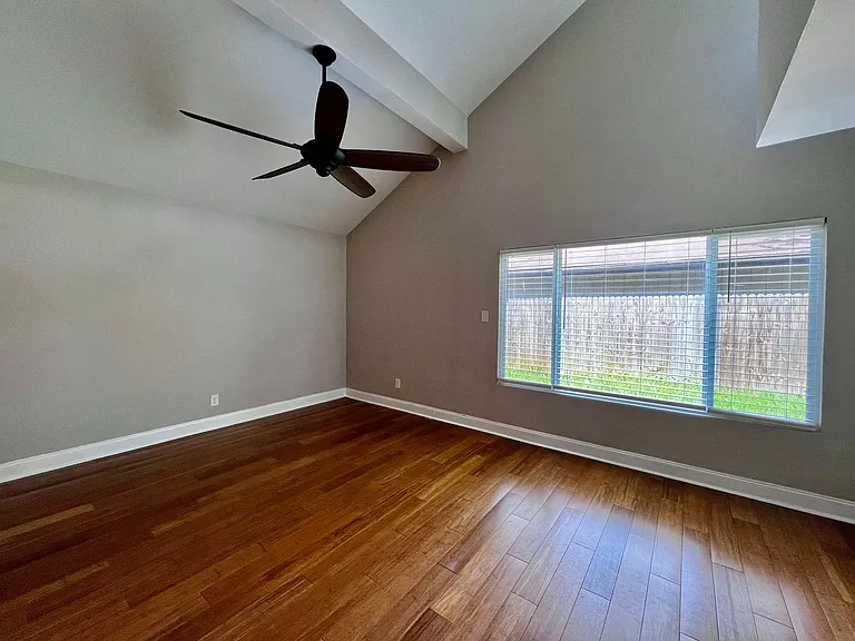 684 Orangewood Dr — Photo 6