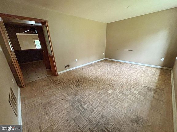 3rd image of 160 Fenway Ave