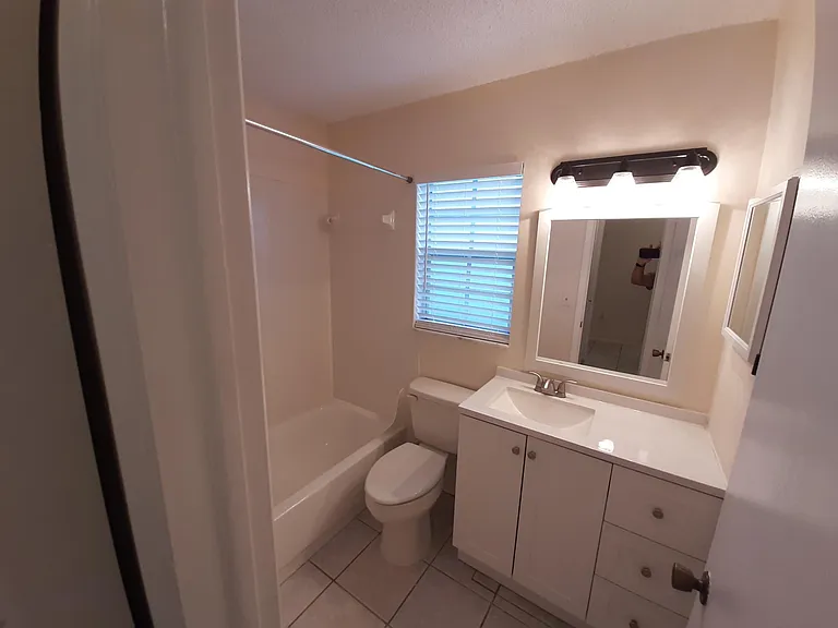 2910 Wainwright Ct — Photo 5