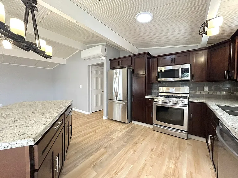 948 Barbra Ln — Photo 11