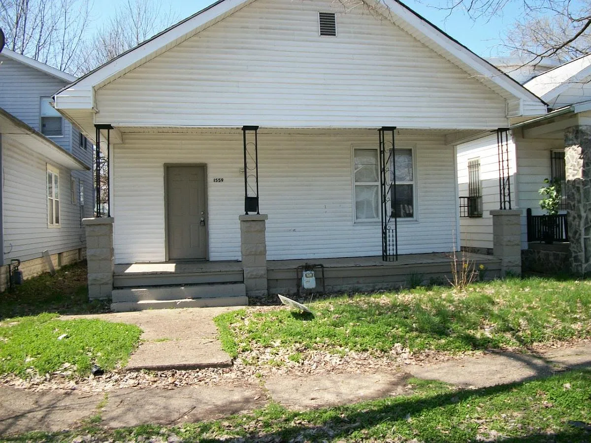 1559 S Morton Ave photo 1