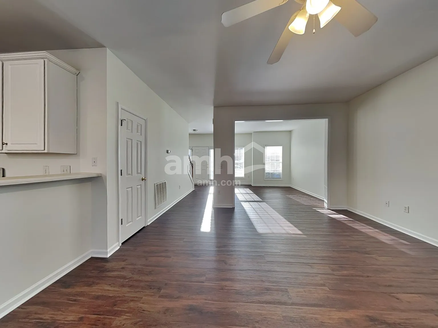 4 bed, 2.5 bath, 2200 sqft, $2,430 — Photo 3