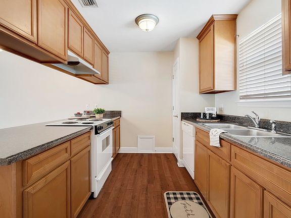 4th image of 3291 Emerson Ln #2