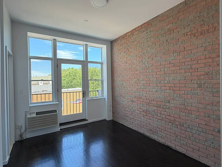 551 Lorimer St #PENTHOUSE — Photo 6