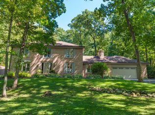 N67W31152 Chenequa Cir, Hartland, WI 53029