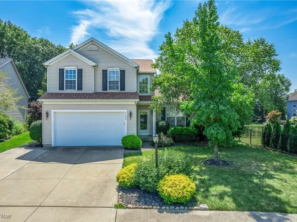 27349 Wheaton Pl, Olmsted Falls, OH 44138