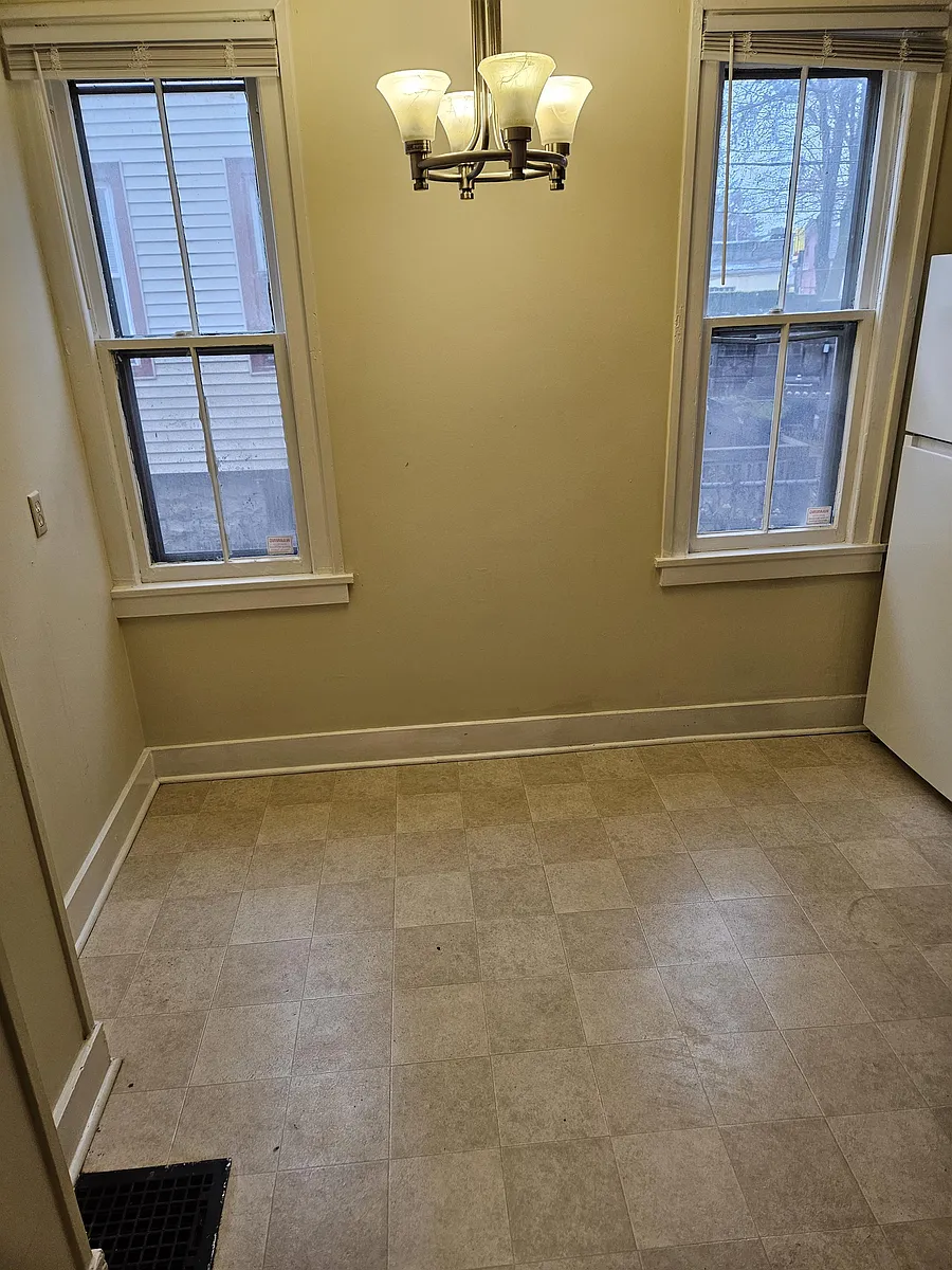 Building Photo - 575 Averill Ave #1