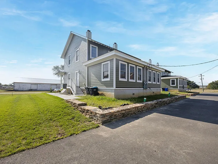 2437 Old Battery Ln — Photo 3