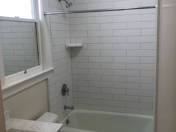 2nd image of 1040 Steiner St #6