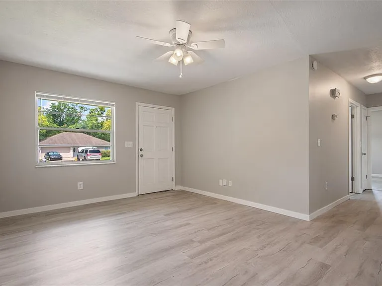 111 Amigos Rd — Photo 5