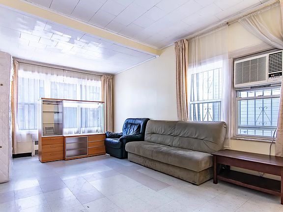 4th image of 310 Foster Ave