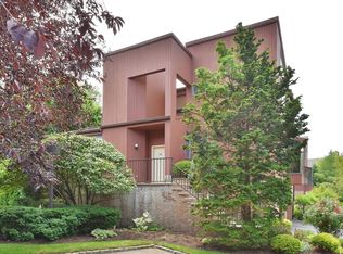 30 Sutton Pl #15, Englewood, NJ 07631