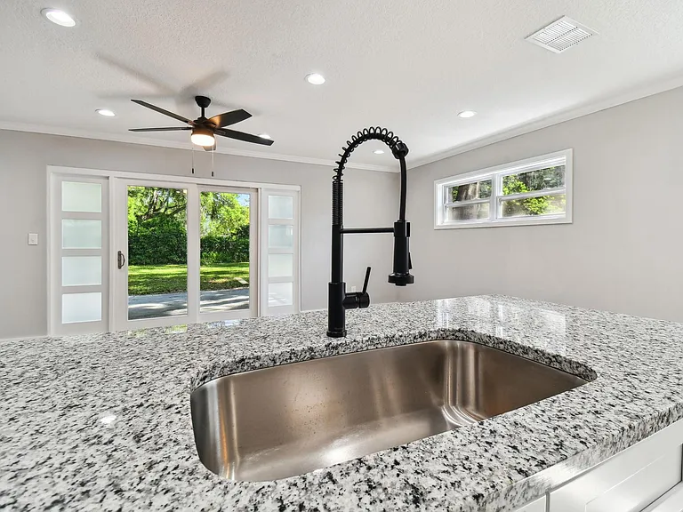 535 W Palmeden Dr — Photo 26