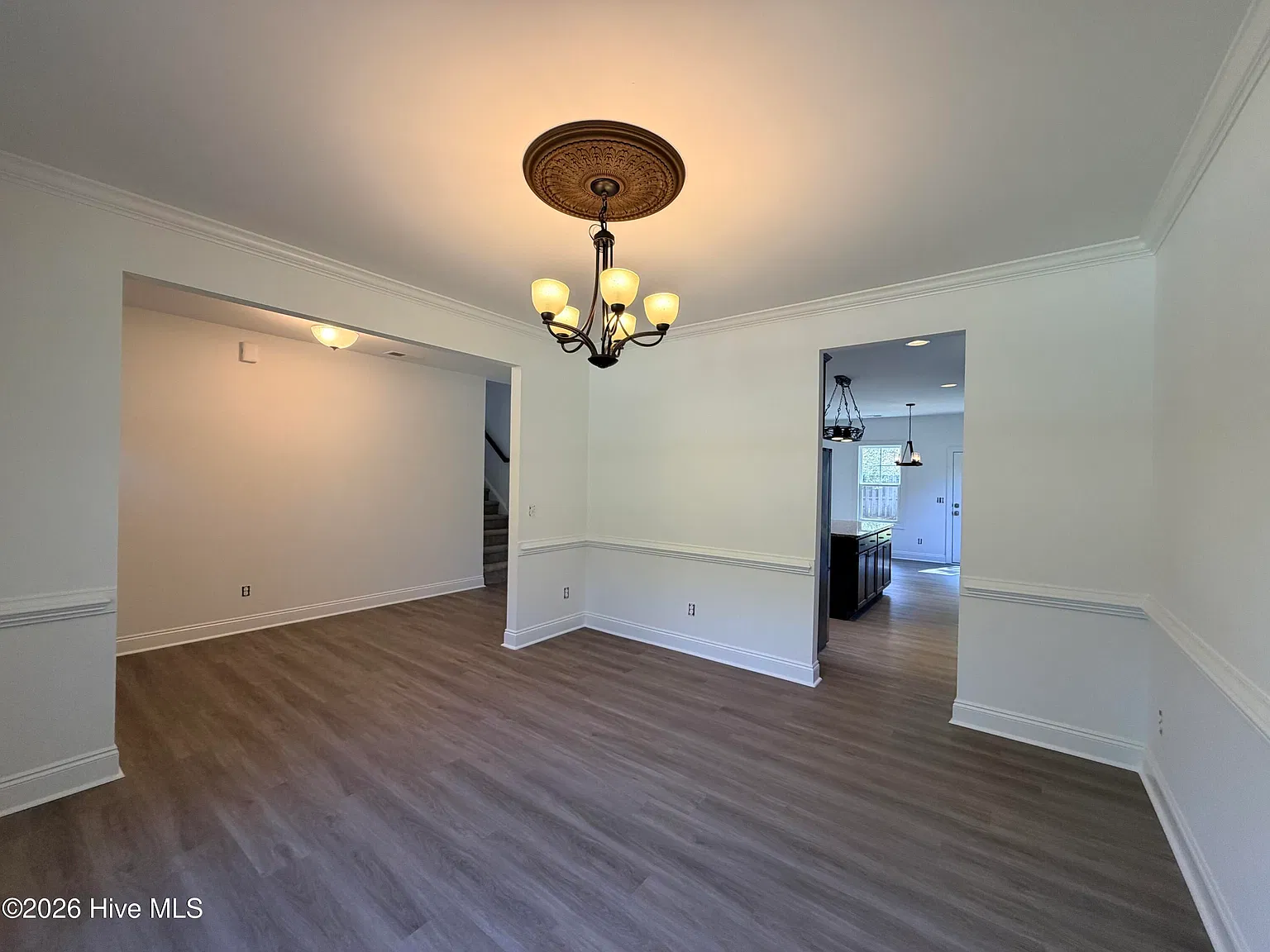 5 bed, 3.0 bath, 3055 sqft, $2,800 — Photo 4