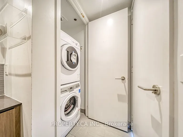 161 Roehampton Ave #3205 — Photo 25