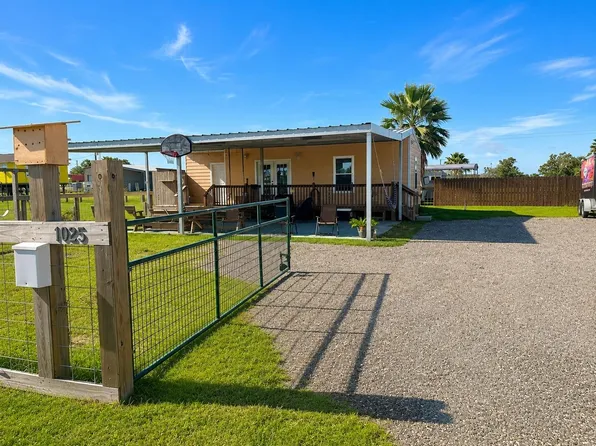1025 N Jacks Rd, Crystal Beach, TX 77650
