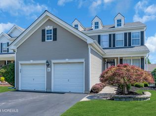 18 Winged Foot Dr, Manalapan, NJ 07726