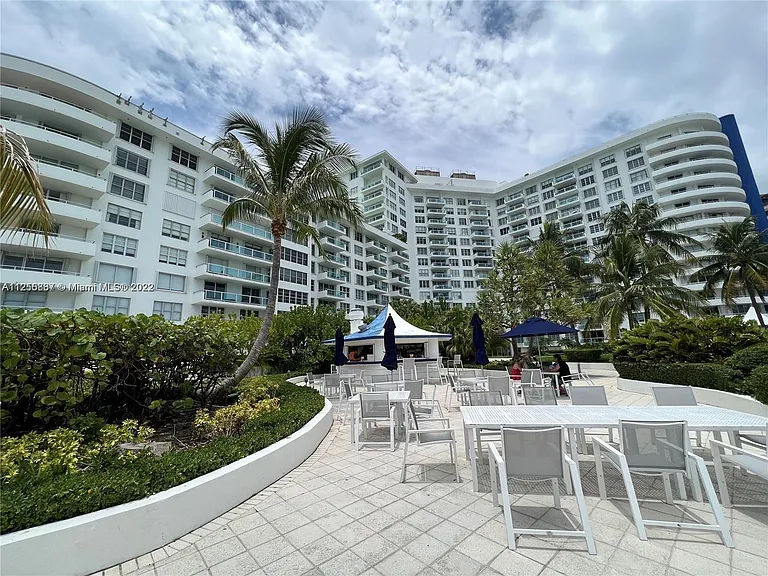 5161 Collins Ave #1711 — Photo 23