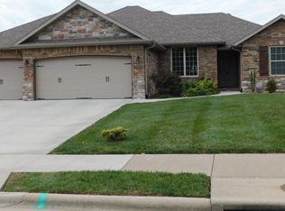 5703 S Winsor Dr, Battlefield, MO 65619